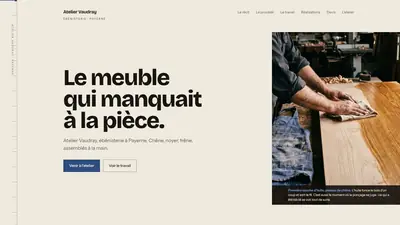 Page d&rsquo;accueil de la d&eacute;mo Atelier Vaudray&nbsp;: &laquo;&nbsp;Le meuble qui manquait &agrave; la pi&egrave;ce.&nbsp;&raquo; et un plateau de ch&ecirc;ne qu&rsquo;on huile.